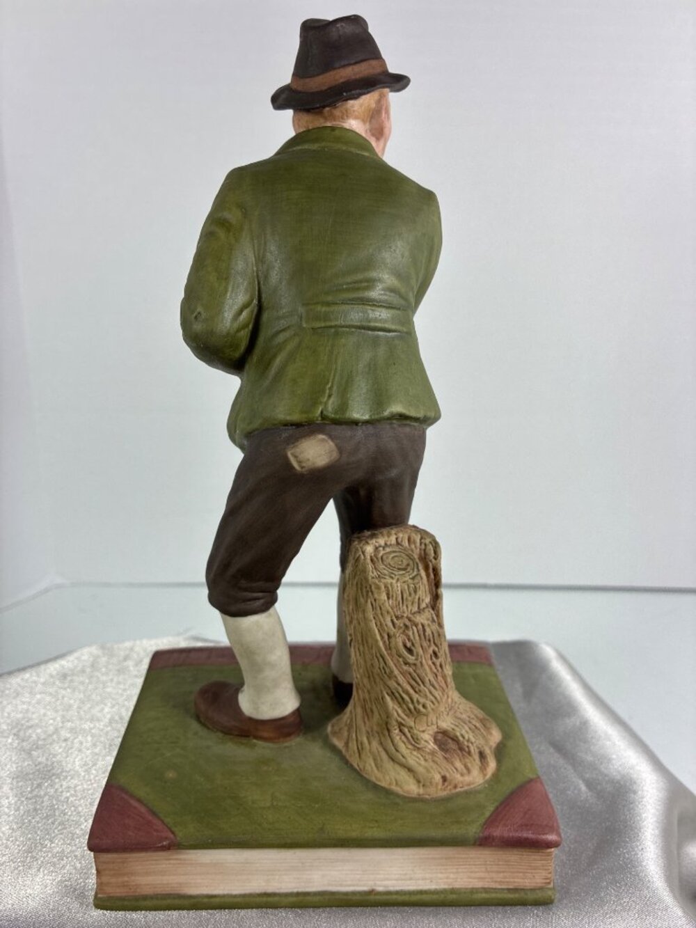 Vintage Aynsley The Poacher Figurine - Picture 5 of 11